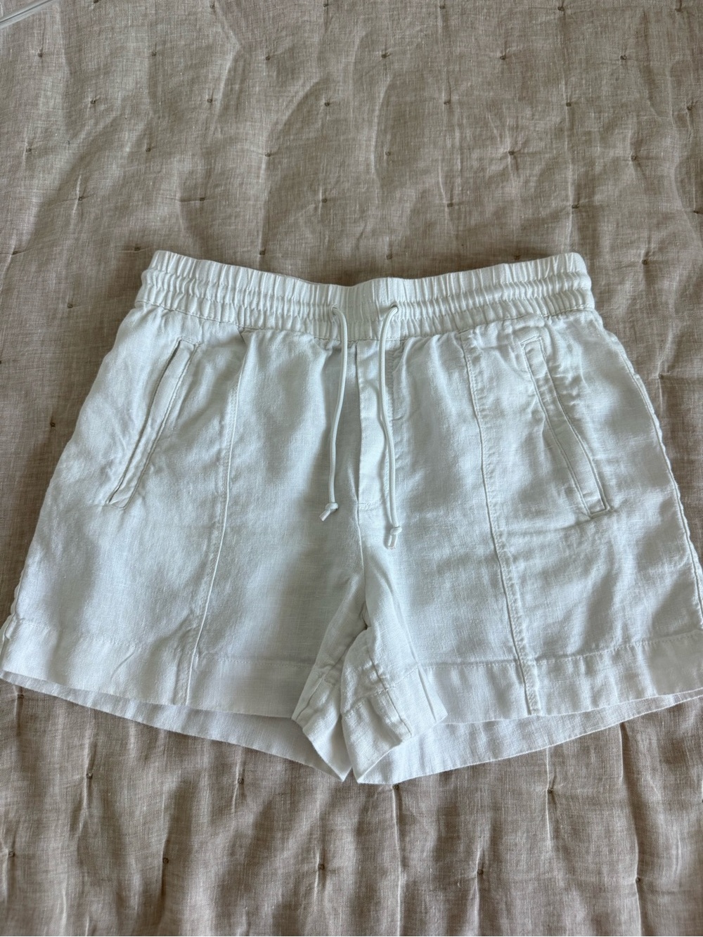 Athleta Retreat Linen Shorts in White Size 6